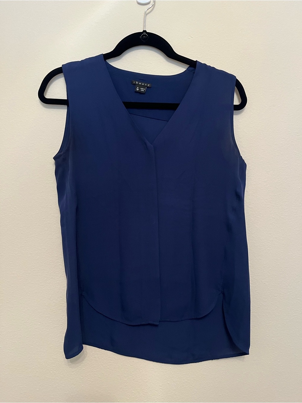 Theory 100% Silk Sleeveless V-Neck Button Down Blouse in Royal Navy